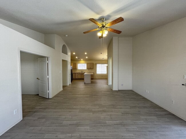 Foto del edificio - 7152 Elk Creek Rd NE