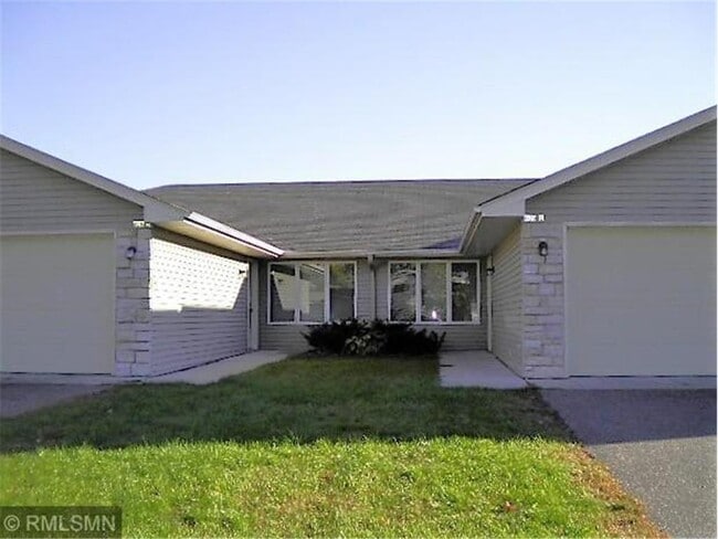 Building Photo - 626 W 8th St