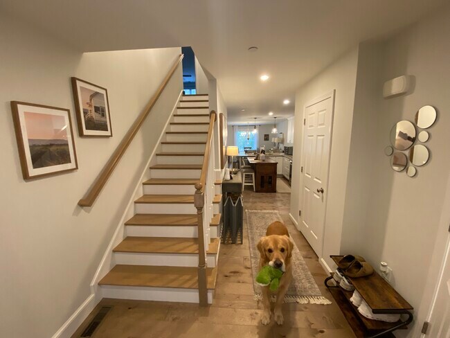 Building Photo - 265 Woodview Way