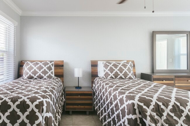 Two Beds - 2001 N Dixie Hwy