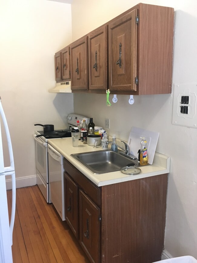 Building Photo - 52 Strathmore Rd