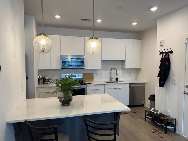 Building Photo - Great Studio in the Heart of Nashville