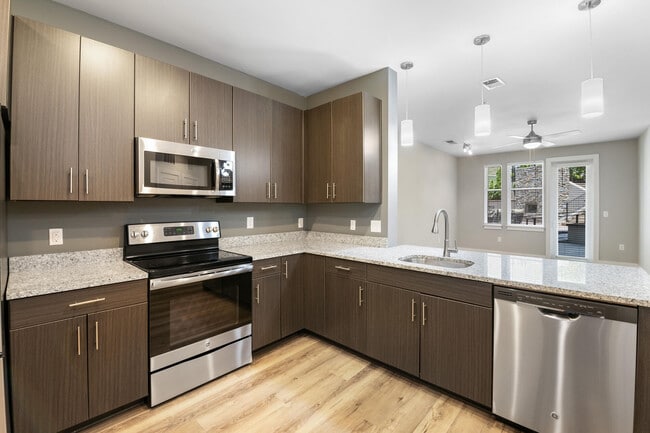 Building Photo - Beaucatcher Flats