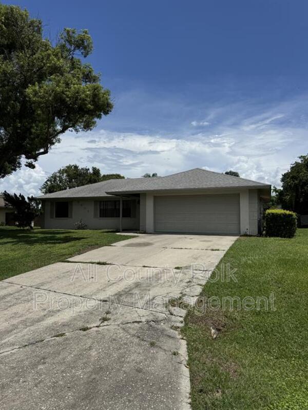 Building Photo - 8601 Sunnydale Ln