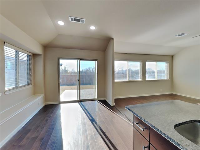 Building Photo - 4005 Serene Dr