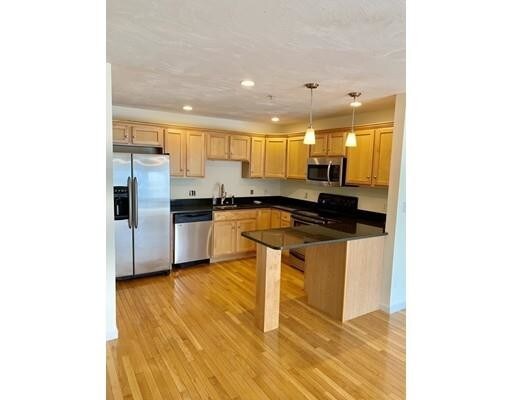 Building Photo - 206 Tamarack Ln