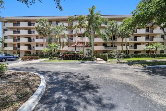 Building Photo - 2768 Carambola Cir S