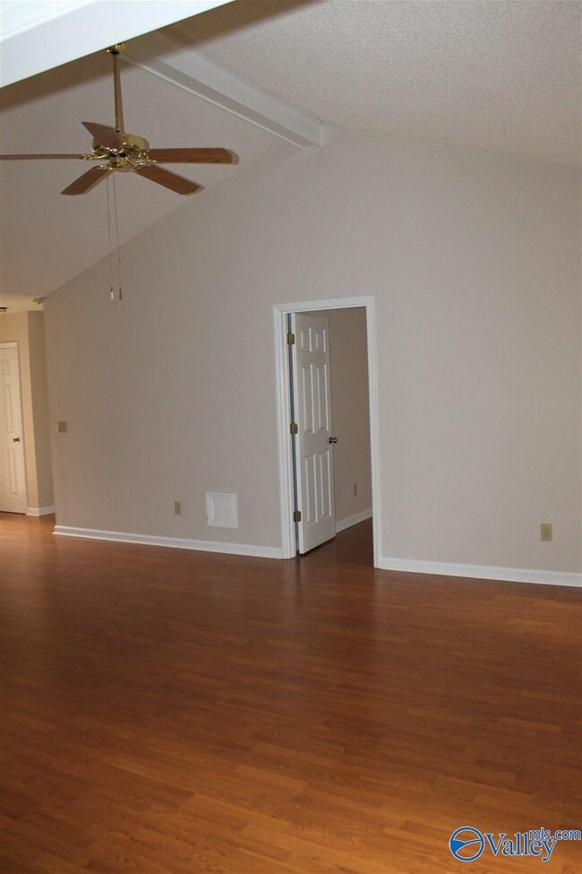 Building Photo - 117 Hollington Dr NE