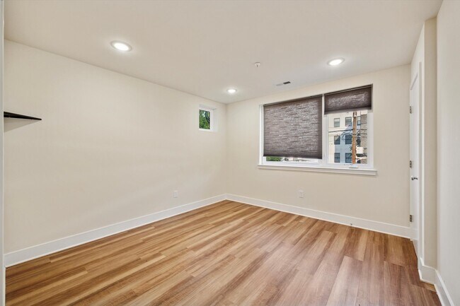 Foto del edificio - 1519 N Sydenham St