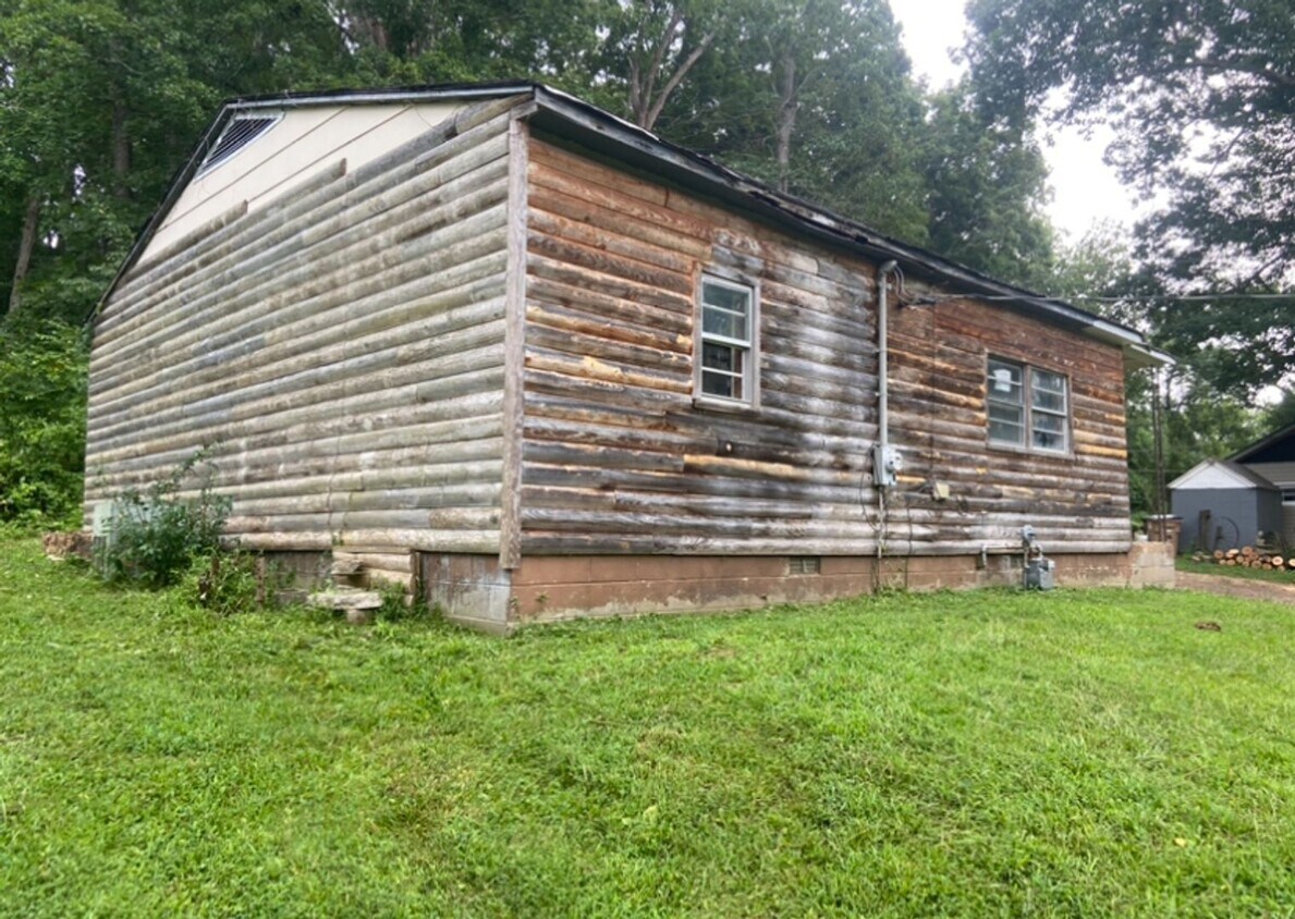 Foto principal - Cabin Style! - $375 Month / $700 Down
