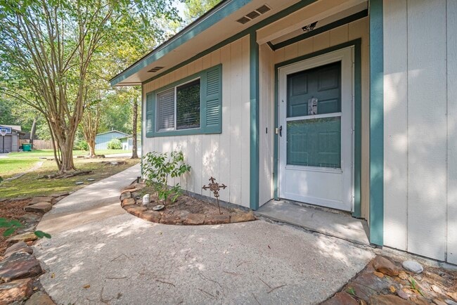 Building Photo - 10 Raccoon Ln
