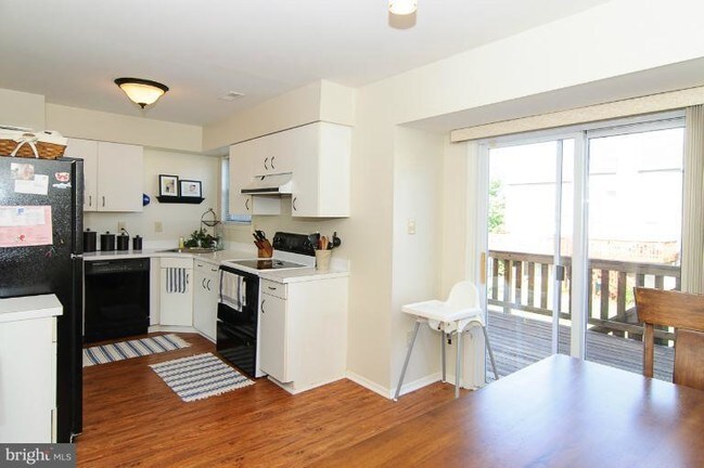 Foto del edificio - 7707 Old Woodstock Ln