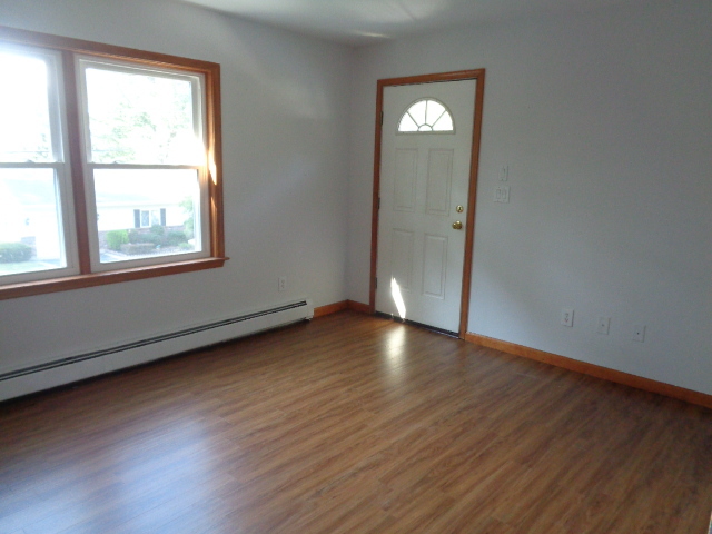 Building Photo - 23 Pine Brook Curv