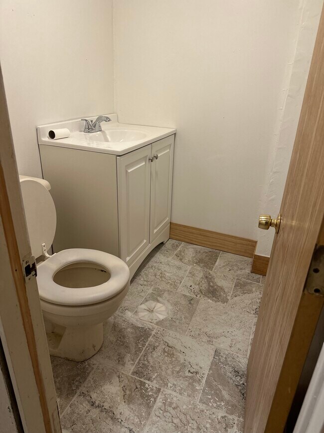 bathroom - 2429 S 16th Ave