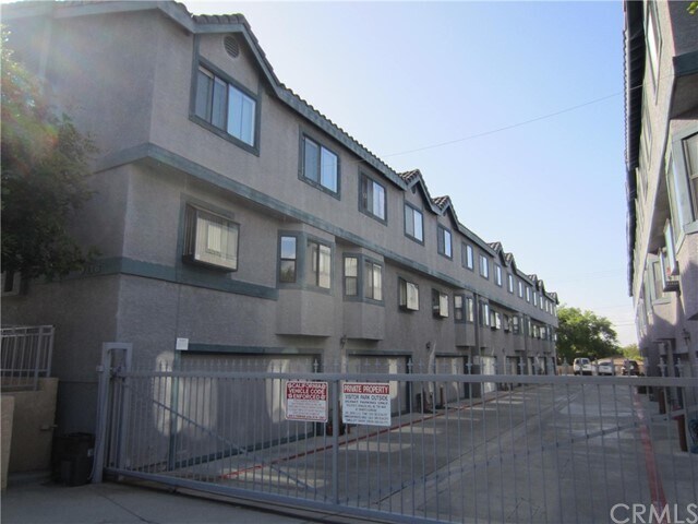 Foto del edificio - 9116 Huntington Dr