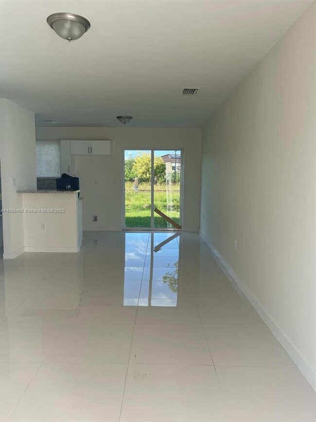 Foto del edificio - 3 bedroom in Miami FL 33142