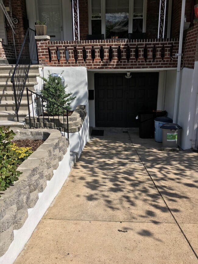 Building Photo - 3446 Corlear Ave