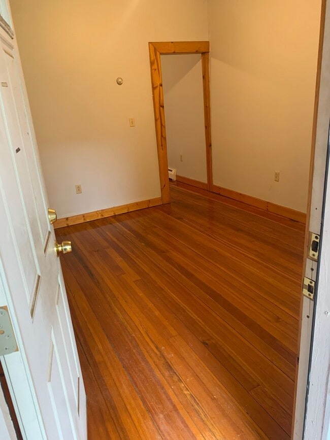 Photo - 498-502 Broad St Apartment