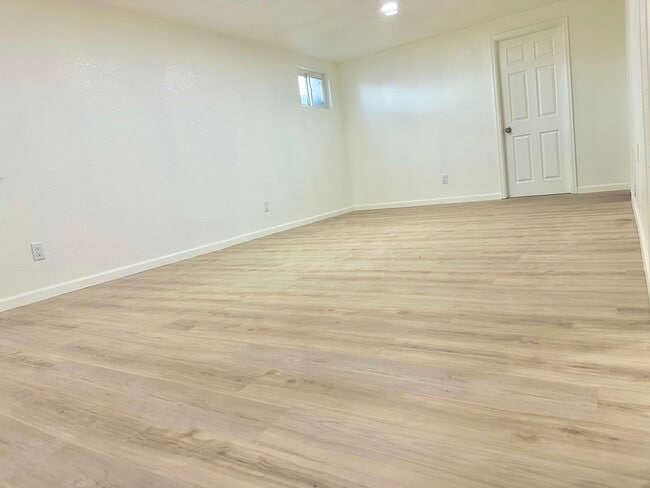 Building Photo - 1446 S Vrain Way