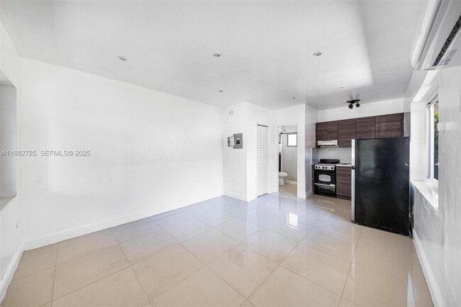 Foto del edificio - 551 NE 61st St