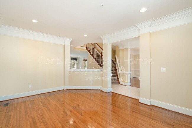 Foto del edificio - 8401 Tysons Trace Ct