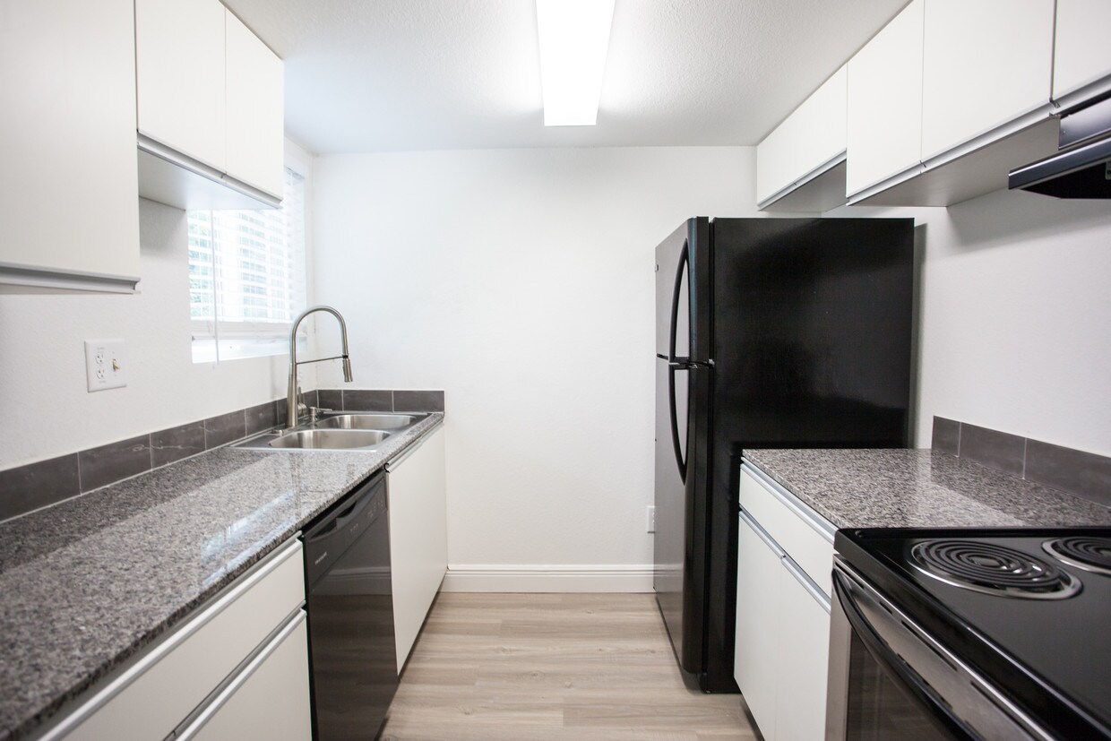 Grove Adams Park Apartments in Atlanta, GA