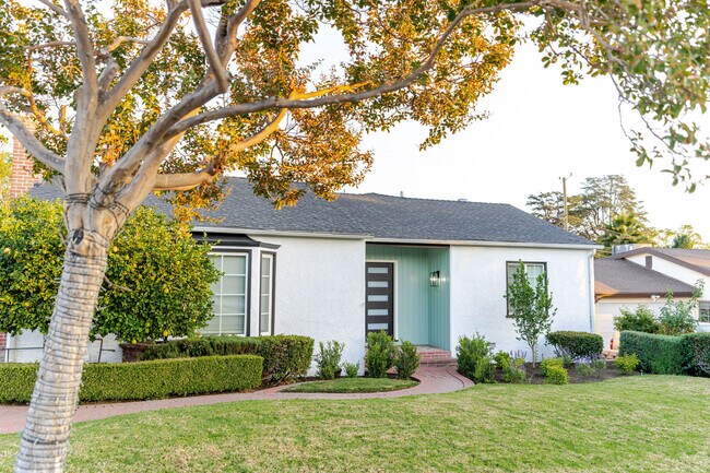 Building Photo - 640 E Valencia Ave