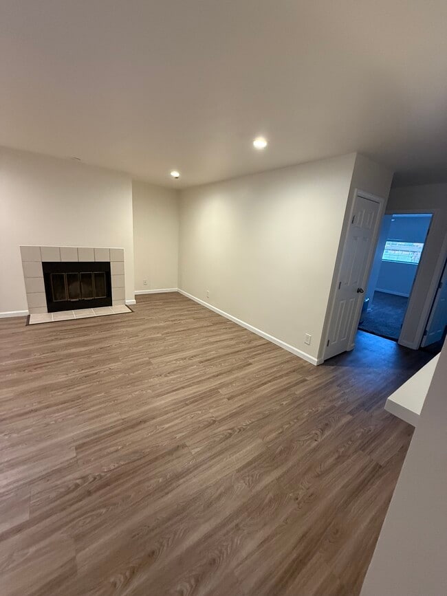 Building Photo - Grande Vista Apartments