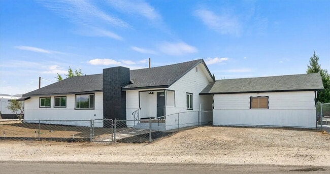 Building Photo - 901 Hazelton St