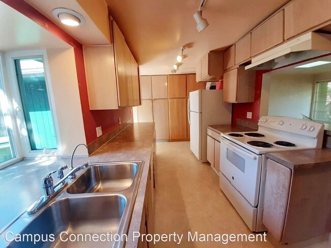 Building Photo - 4 br, 1 bath House - 660 E 22nd
