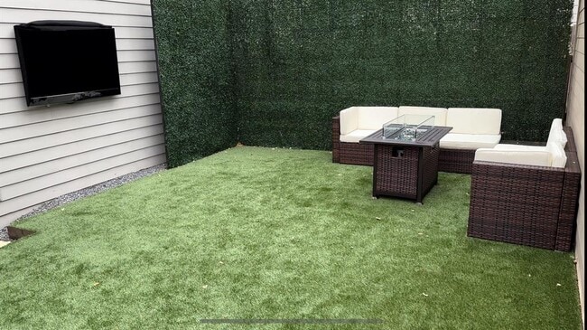 Building Photo - 1704 Newning Ave