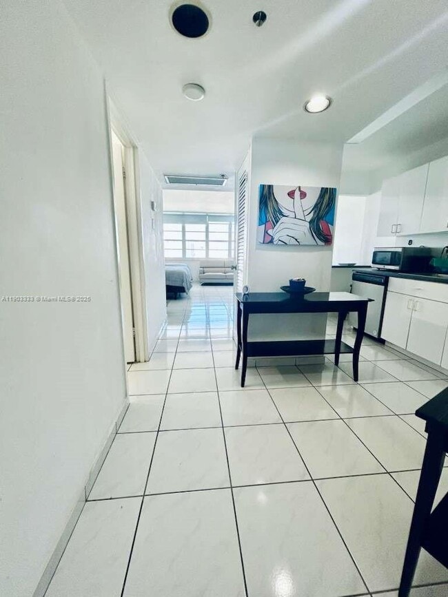 Building Photo - 100 Lincoln Rd