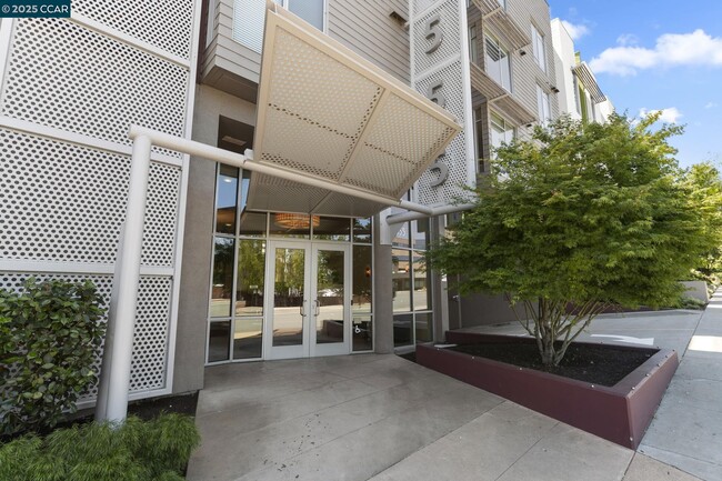Building Photo - 555 Ygnacio Valley Rd