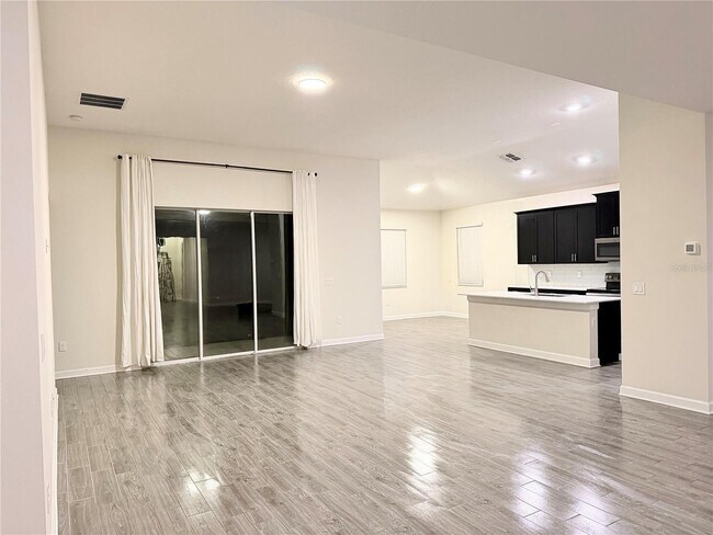 Foto del edificio - 2065 Camden Loop