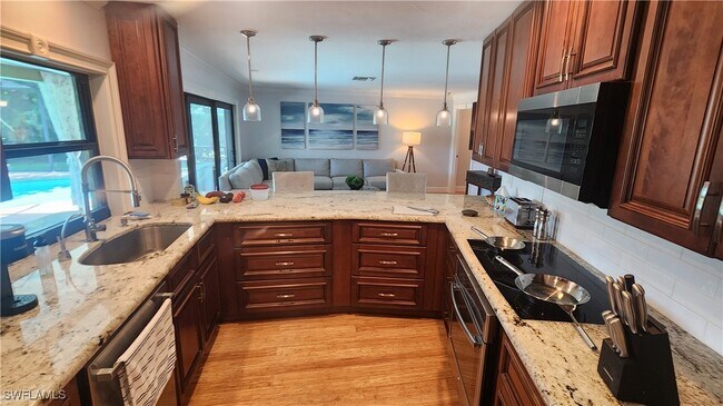 Building Photo - 521 Whitewater Way