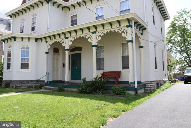 Foto del edificio - 421 Lyceum Ave