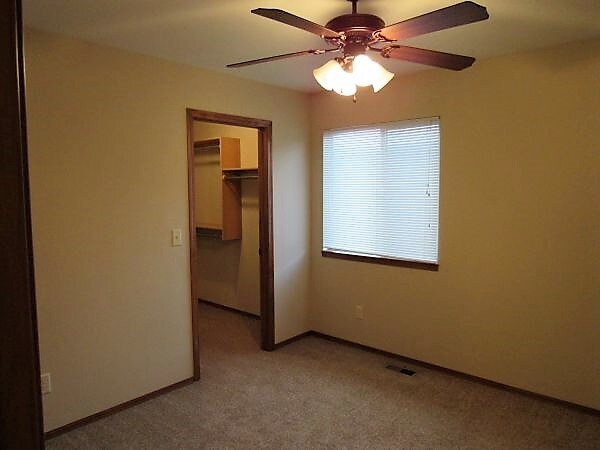 Foto del edificio - 1944 N Springbrook St