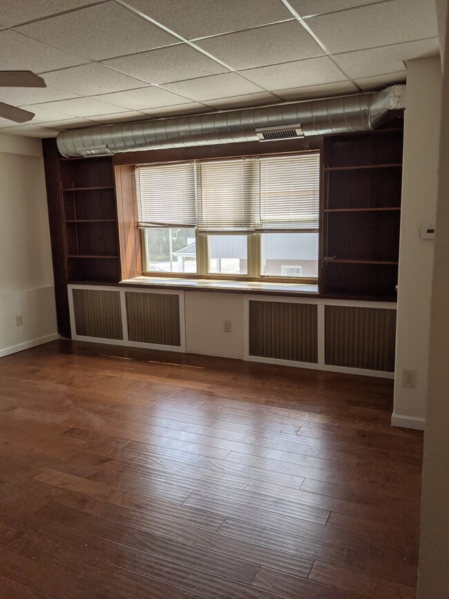 Foto del edificio - 811 W Springfield Ave
