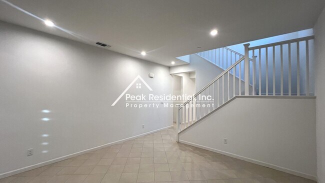 Foto del edificio - Spacious 5bd/3ba Folsom Home!