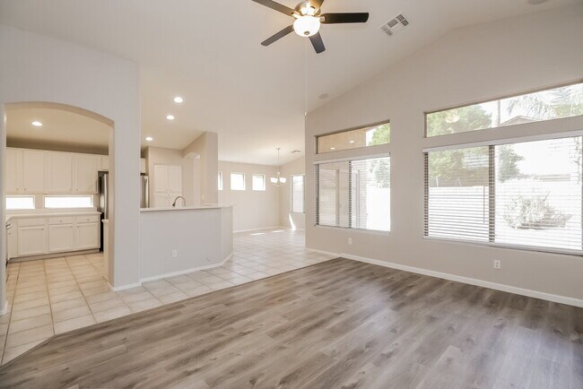 Building Photo - 1162 E Baylor Ln