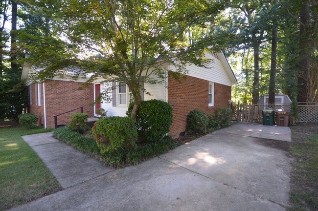 Building Photo - 309 Holtz Ln