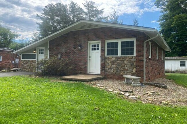 Foto del edificio - 3 Bedroom 1 Bathroom Home in Johnson City, TN
