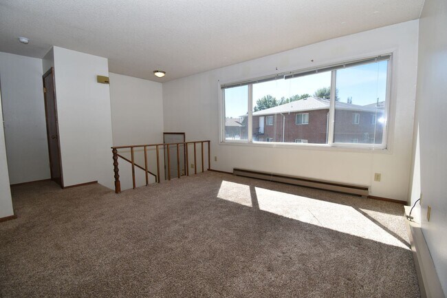 Foto del edificio - 2Bed 1.5Ba W/ Carport! Close to Trails, Ho...