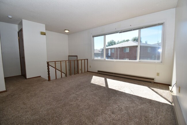 Building Photo - 2Bed 1.5Ba W/ Carport! Close to Trails, Ho...