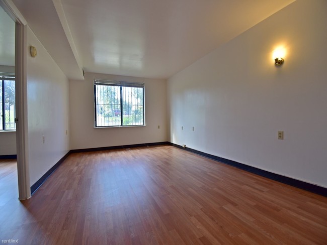 Foto del edificio - 1820 Spence St