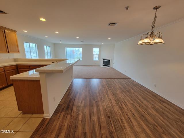 Building Photo - 916 Catamaran St