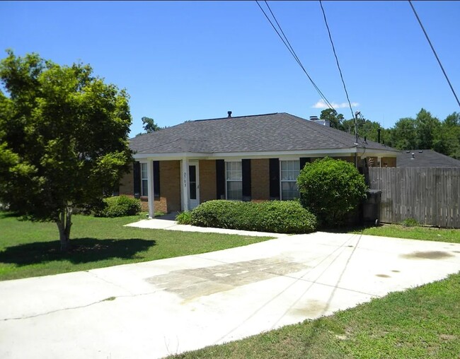 Foto del edificio - 2703 Blossom Dr
