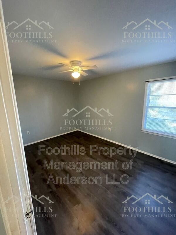 Foto del edificio - 301 Kingsboro Rd