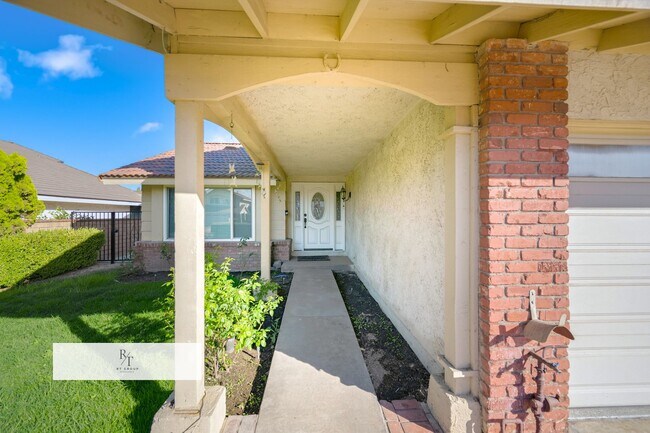 Building Photo - 20112 Divino Dr