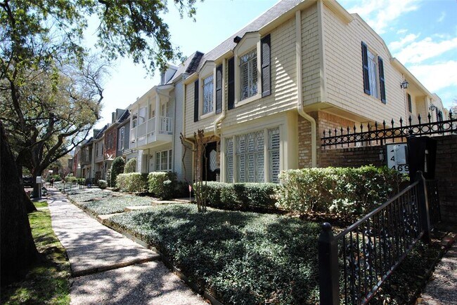 Building Photo - 431 N Post Oak Ln